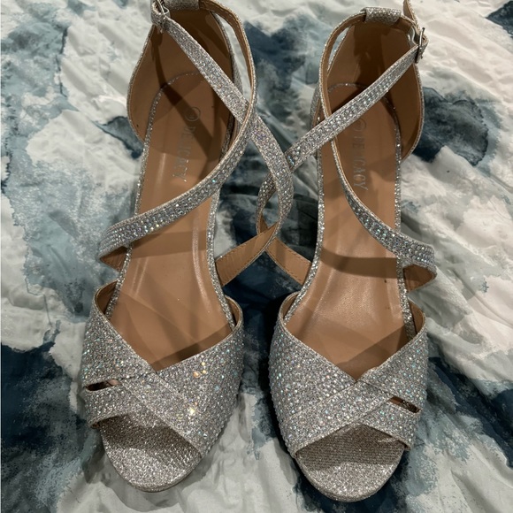 Delicacy Sparkly Shoes, Sz 9 - Picture 1 of 4